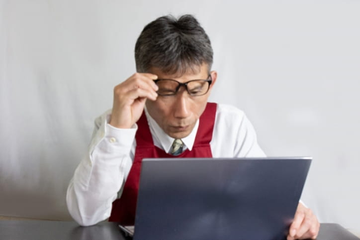 原因不明の不具合を訴えるユーザー